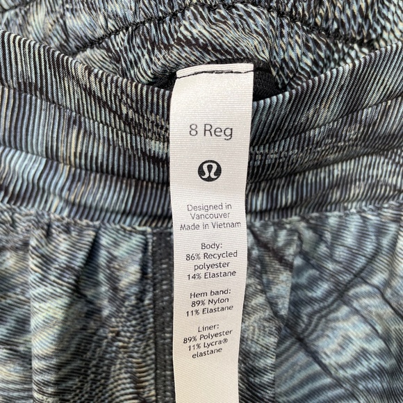 Lululemon Hotty-Hot Lined Shorts 2.5" - Picture 3 of 3